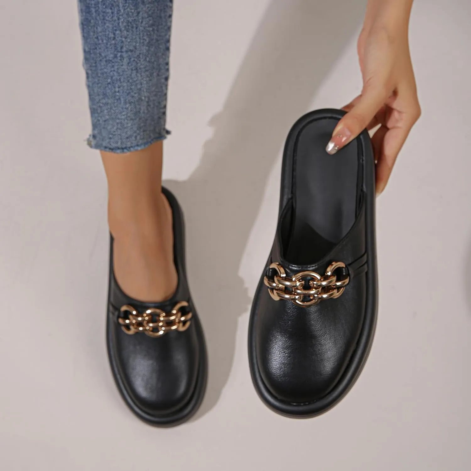 Dumalum Mules for Women Flats Closed Round Toe Slip on Sandals Comfortable Loafers Slides Shoes with Metal Chain Decor
