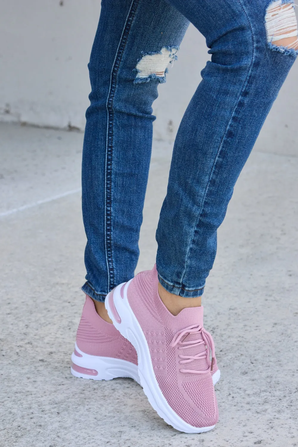 Forever Link Breathable Mesh Lace-up Round Toe Athletic Sneakers