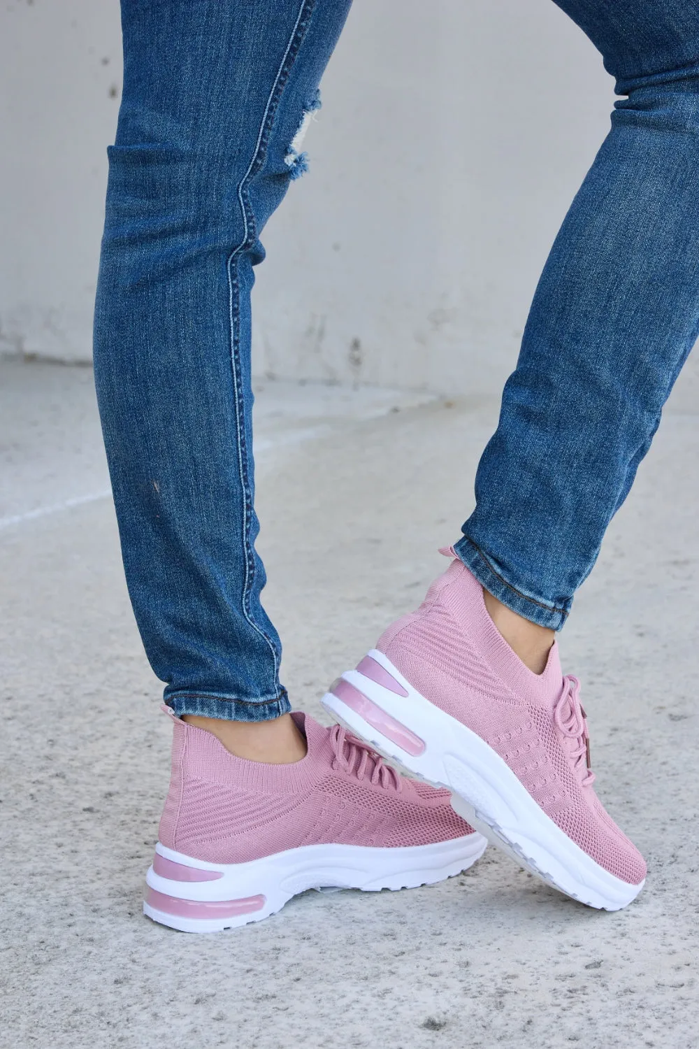 Forever Link Breathable Mesh Lace-up Round Toe Athletic Sneakers