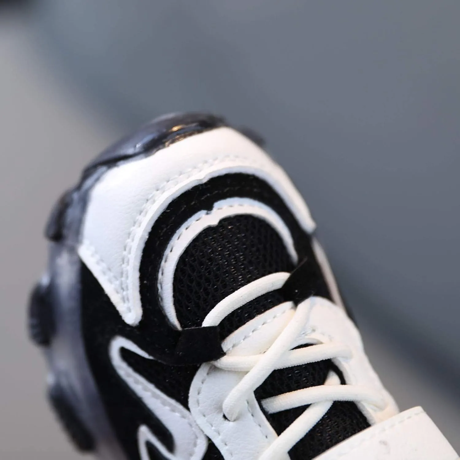 Kids LED Light Up Shoes Baby Boys Girls Sneakers Lightweight Mesh Athletic Running Walking Shoes (Black, 4-4.5 Years)