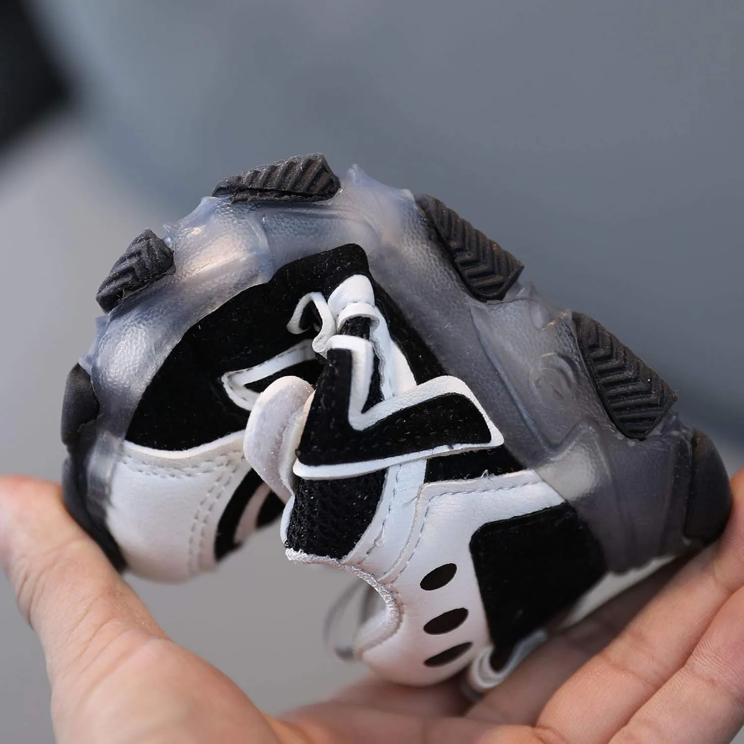 Kids LED Light Up Shoes Baby Boys Girls Sneakers Lightweight Mesh Athletic Running Walking Shoes (Black, 4-4.5 Years)